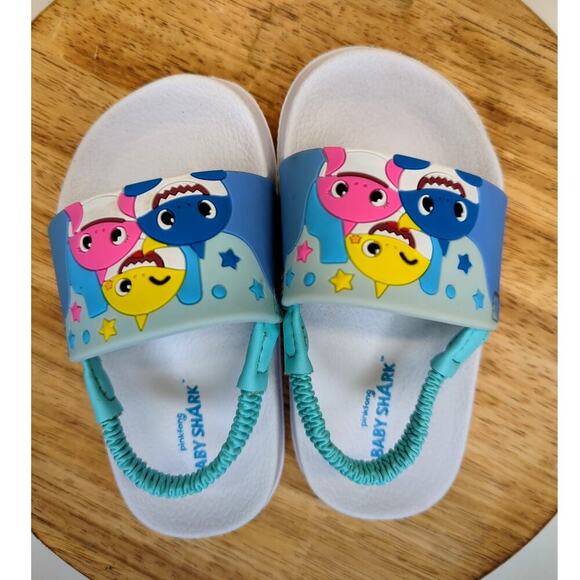 Baby Shark Sandals Size 6 - Picture 5 of 8